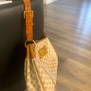 🌺Authentic LV leather trim man-made lining🌺